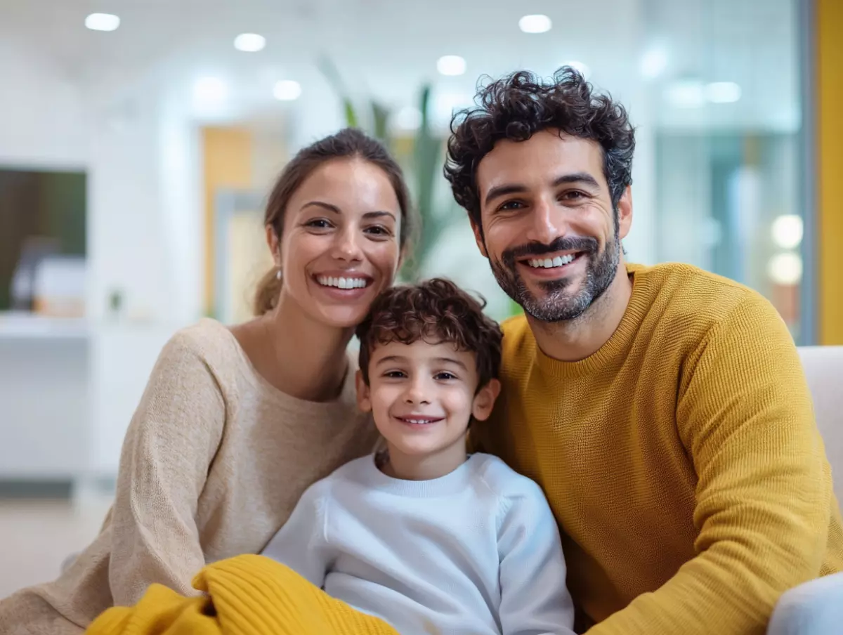 Uśmiechnięta rodzina.